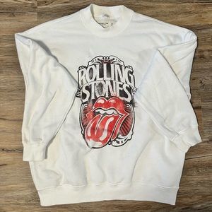 **still available** Abercrombie oversized graphic crew